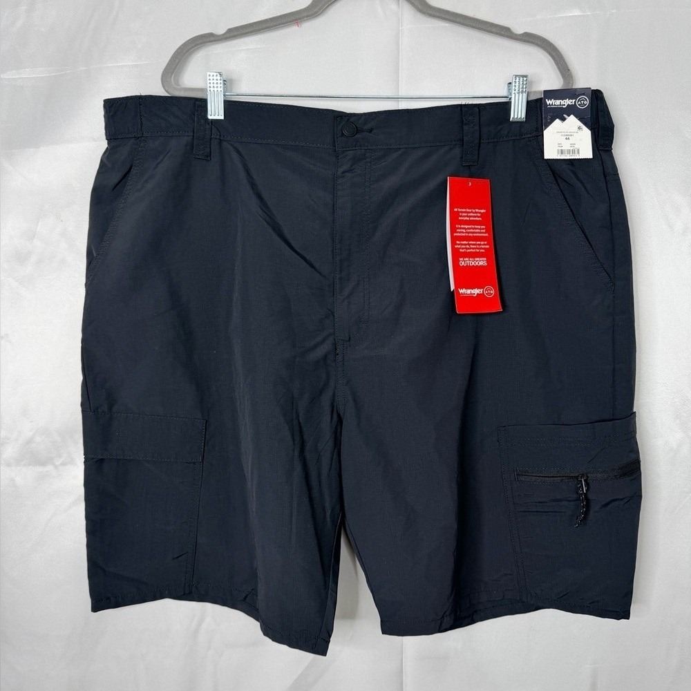 Wrangler ATG Peak Shorts Men's 44 Black Cargo Hiking Outdoors NWT